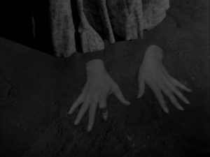 Possessed hands seek revenge in Chano Urueta's The Witch's Mirror (1960)
