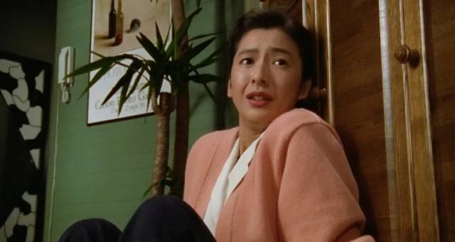 Housewife Yasuko (Keiko Takahashi) is terrorized by an irate salesman she rebuffed in Banmei Takahashi's Door (1988)