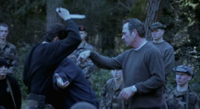 Civilian L.T. Bonham (Tommy Lee Jones) trains special forces in hand-to-hand combat in William Friedkin's The Hunted (2003)