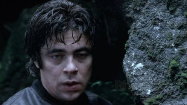 Special Services veteran Aaron Hallam (Benicio Del Toro) in William Friedkin's The Hunted (2003)