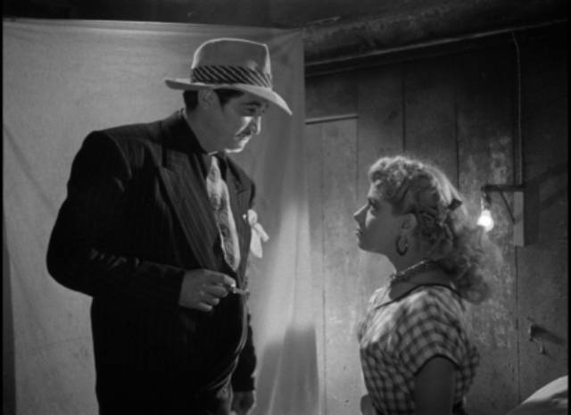 Pimp Rodolfo (Rodolfo Acosta) pressures Violeta (Ninón Sevilla) to work for him in Emilio Fernández’s Victimas del pecado (Victims of Sin, 1951)