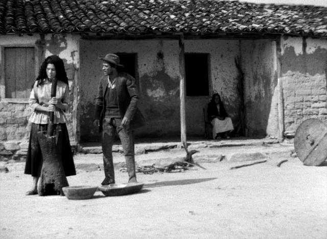 Rosa (Yoná Magalhães) has no response when Manoel (Geraldo Del Rey) talks about his troubles in Glauber Rocha's Black God, White Devil (1964)