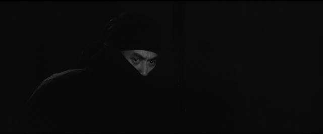 Goemon Ishikawa (Raizô Ichikawa) in full Ninja gard in Satsuo Yamamoto's Shinobi: Band of Assassins (1962)