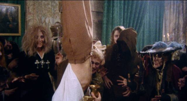 Decadent vampires enjoy a party treat in León Klimovsky's The Night of the Walking Dead (1975)