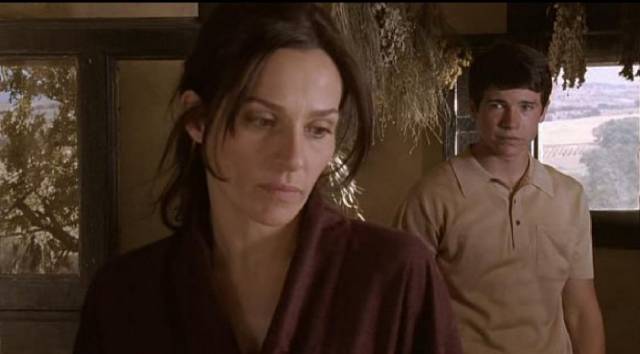 Tomas (Juan José Ballesta) is attracted to Moira (Natalia Millán), a shunned woman, in Mateo Gil’s Spectre (2006)