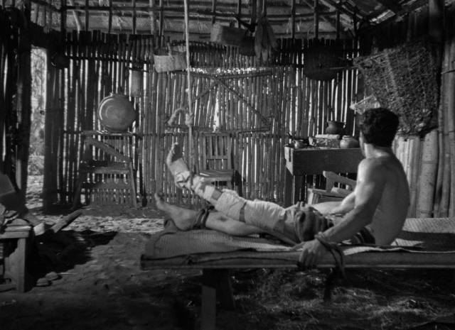 Injured, Federico Gascón (Ricardo Montalban) wakes up seemingly a prisoner in Roberto Gavaldón's Untouched (1954)