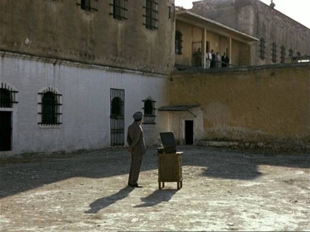 A tense stand-off in a prison illuminates 20th Century Greek political conflicts in Theodoros Angelopoulos' Days of '36 (1972)