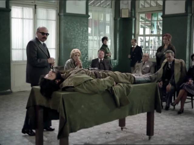 The frozen body of a partisan raises troubling memories of Greece's past in Theodoros Angelopoulos' The Huntsmen (1977)