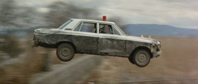 Car stunts ramp up the action in Kinji Fukasaku's Violent Panic: The Big Crash (1976)