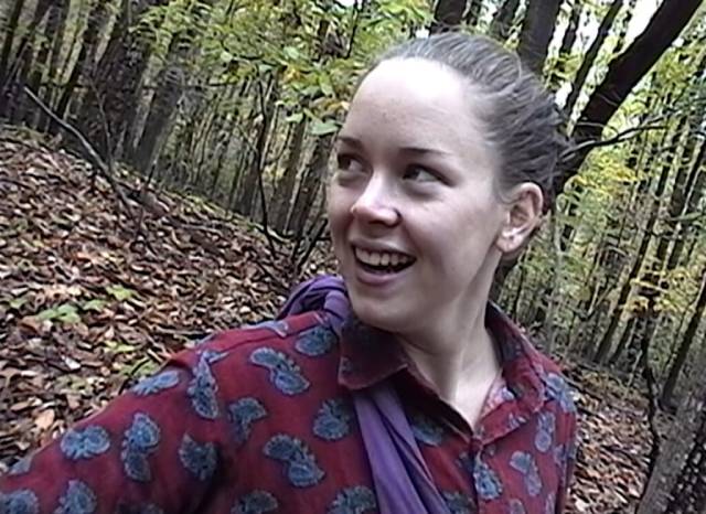 Filmmaker Heather (Heather Donahue)'s over-confidence leads to disaster in Daniel Myrick and Eduardo Sánchez's The Blair Witch Project (1999)